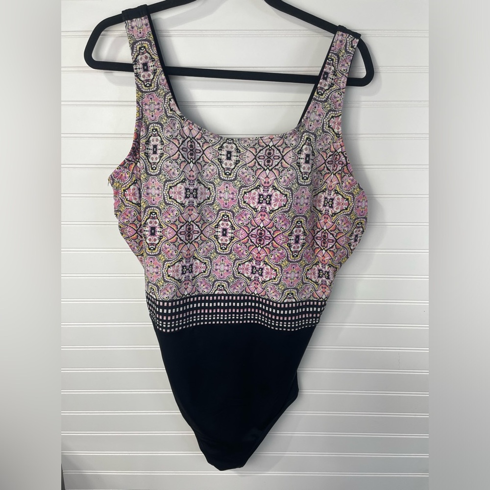 Lands' End Pink and Black One Piece Swimsuit (22/L)